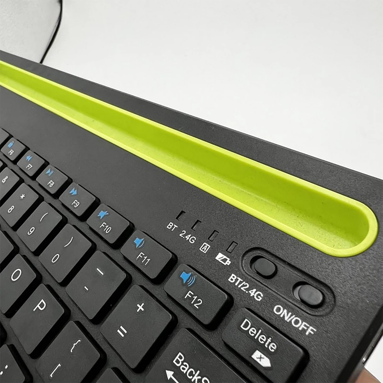 wireless-bluetooth-3.0-keyboard-12.jpg